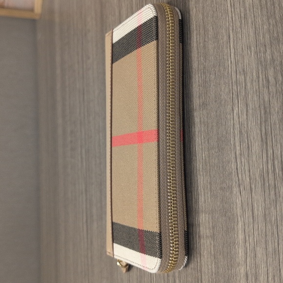 New Burberry Nova Check Beige Long Zip Wallet With Tags - Picture 6 of 7
